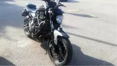 Ehliyet için üzerine çıktığı motosikletle demir korkuluklara girdi Ehliyet için üzerine çıktığı motosikletle demir korkuluklara girdi