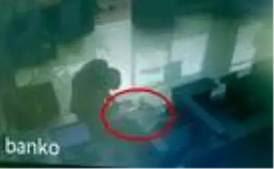Sahte kimlikle kargo şirketinden başkalarına ait 25 bin TL'lik telefonları aldı Sahte kimlikle kargo şirketinden başkalarına ait 25 bin TL'lik telefonları aldı