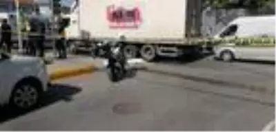 Trafik ışıklarında cam silen çocuk kamyon altında kalarak öldü Trafik ışıklarında cam silen çocuk kamyon altında kalarak öldü