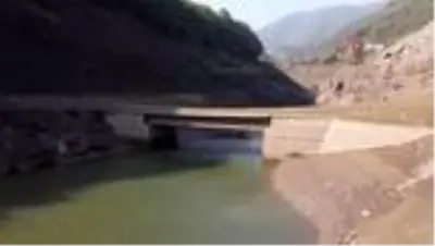 Barajın suyu azalınca 21 yıldır su altındaki köprüler gün yüzüne çıktı Barajın suyu azalınca 21 yıldır su altındaki köprüler gün yüzüne çıktı