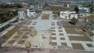Kartepe kent meydanında çalışmalar sürüyor Kartepe kent meydanında çalışmalar sürüyor