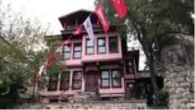 Sanayi kentinin tarihi dokusu rölyef sanatçısının eserlerinde şekilleniyor Sanayi kentinin tarihi dokusu rölyef sanatçısının eserlerinde şekilleniyor