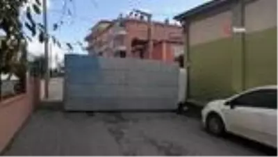 Otomobilin çarptığı nakliye kamyonu yan yattı Otomobilin çarptığı nakliye kamyonu yan yattı