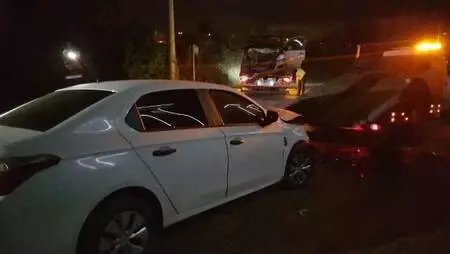 Kocaeli'de minibüs ile otomobil kafa kafaya çarpıştı: 6 yaralı Kocaeli'de minibüs ile otomobil kafa kafaya çarpıştı: 6 yaralı