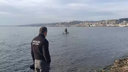 Son dakika: Kaçak midye avcılarını dalgıç polisler, denizdeki kovalamaca ile yakaladı Son dakika: Kaçak midye avcılarını dalgıç polisler, denizdeki kovalamaca ile yakaladı