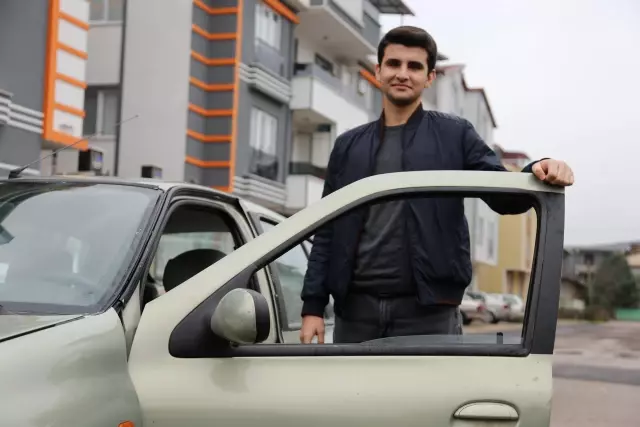 Lise öğrencisi, geliştirdiği yazılımla babasının 2003 model otomobilini akıllı arabaya dönüştürdü Lise öğrencisi, geliştirdiği yazılımla babasının 2003 model otomobilini akıllı arabaya dönüştürdü