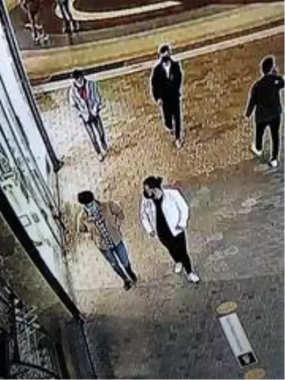 Mağazalardan 4 bin TL değerinde ürünü alarmlarını sökerek çalan şahıslar yakalandı Mağazalardan 4 bin TL değerinde ürünü alarmlarını sökerek çalan şahıslar yakalandı
