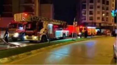Evin çatısı alevlere teslim oldu, dumanlar gökyüzünü kapladı Evin çatısı alevlere teslim oldu, dumanlar gökyüzünü kapladı