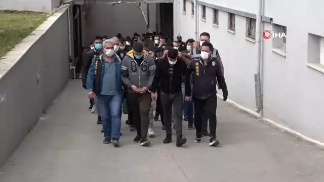 Webmasterlı garantili kupon dolandırıcısı 11'i kadın 99 zanlı adliyeye sevk edildi Webmasterlı garantili kupon dolandırıcısı 11'i kadın 99 zanlı adliyeye sevk edildi