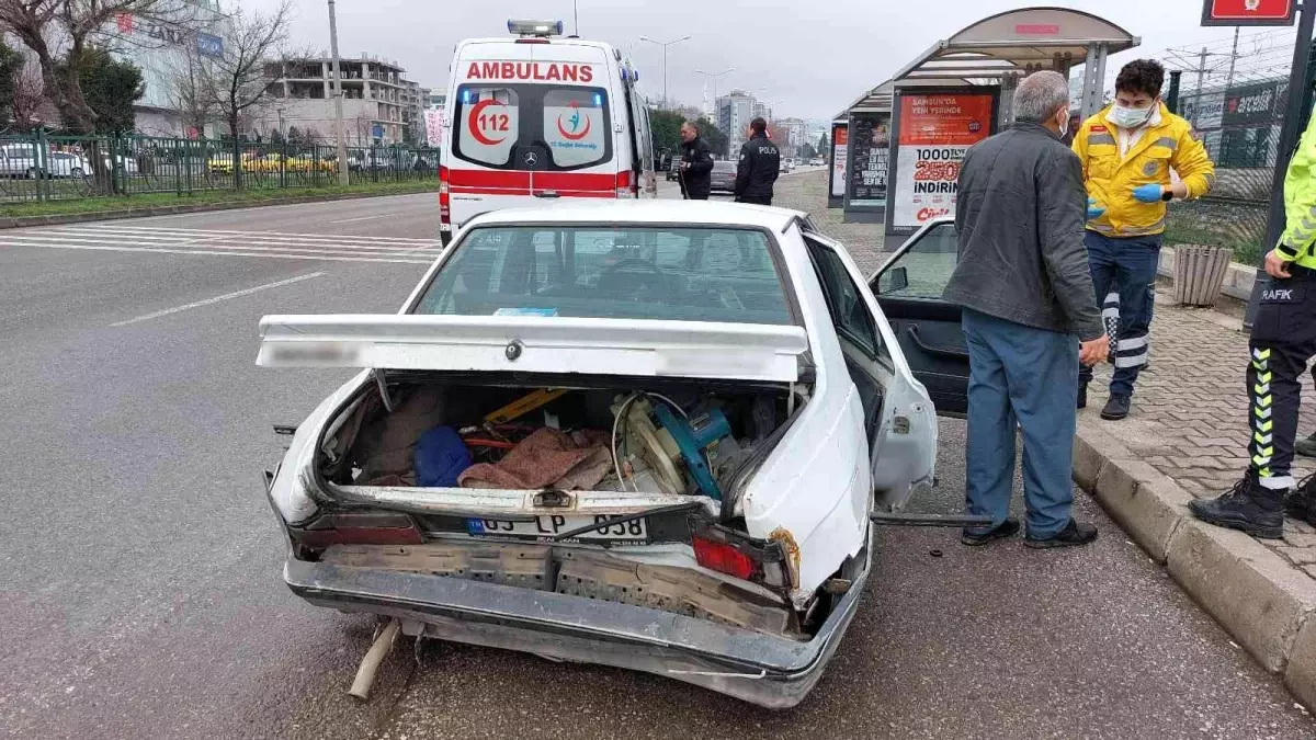 Samsun Da Hafif Ticari Ara Otomobile Arkadan Arpt Yaral Haberler