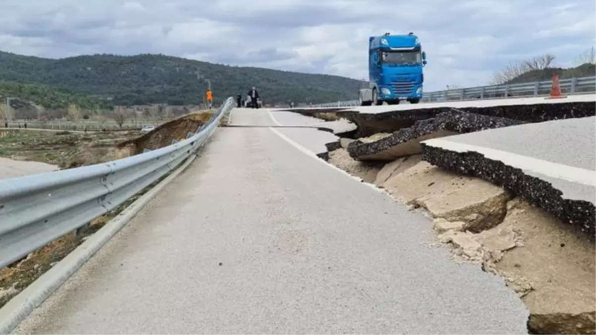 Karabük Kastamonu karayolu heyelan nedeniyle çöktü Haberler