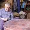 منذ 6 عقود..التركي رضوان يعيد للأواني النحاسية بريقها