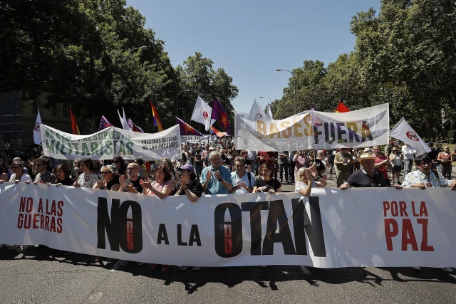 مدريد.. آلاف الإسبان يتظاهرون ضد حلف الناتو