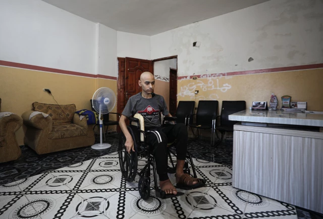 غزة.. مريض سرطان يؤجل 