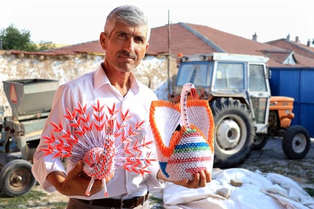 مزارع تركي يبعث الحياة في الورق بفن 