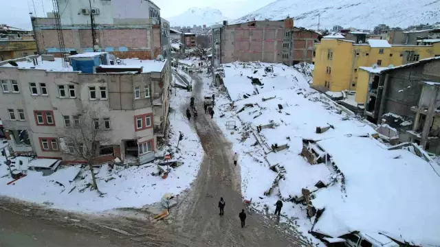 İlk deprem vurdu 7 6 yıktı geçti Hayalet kasabaya dönen Elbistan