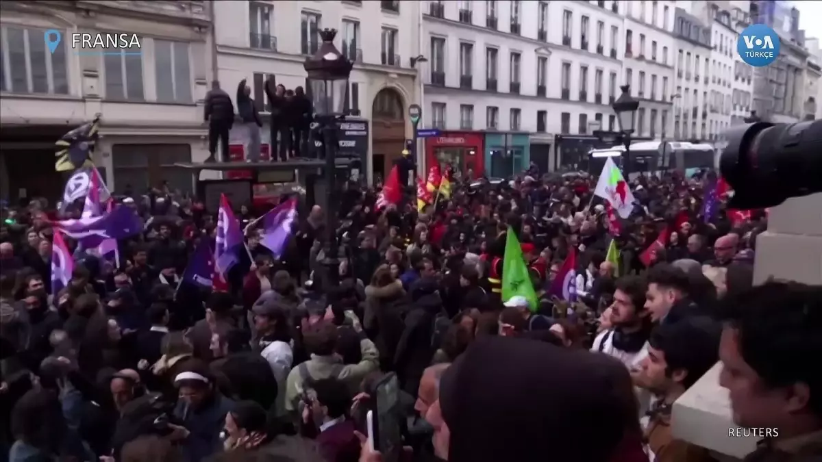 Paris Te Macron Tencere Tava Ile Protesto Edildi Haberler