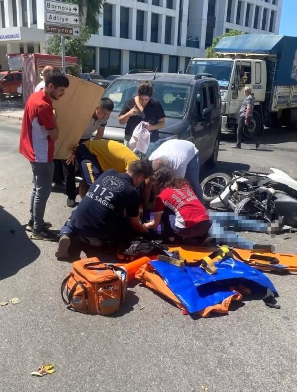 İzmir de motosikletli kurye hayatını kaybetti araç sürücüsü tutuklandı