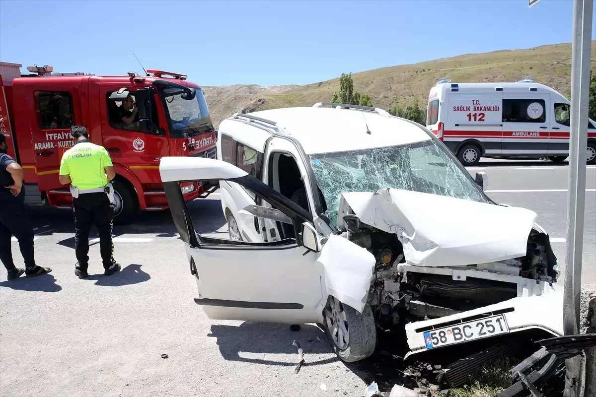 Sivas Ta Hafif Ticari Ara Duvara Arpt Yaral Haberler