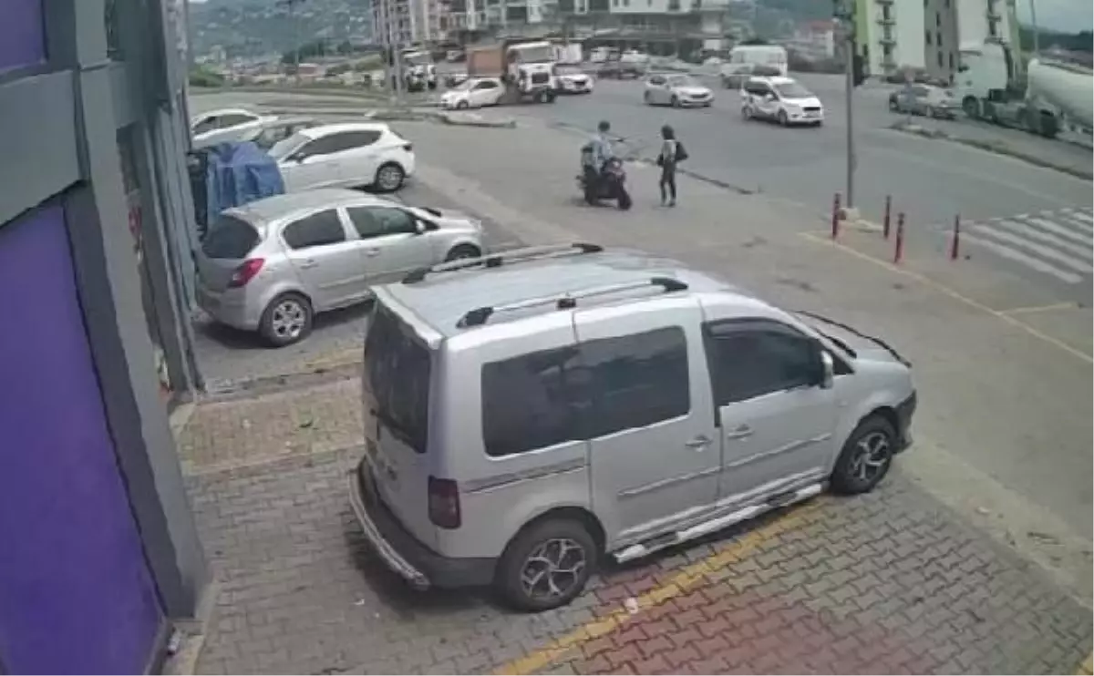 Zonguldak ta Kamyonun Otomobile Çarpması Kamerada Haberler