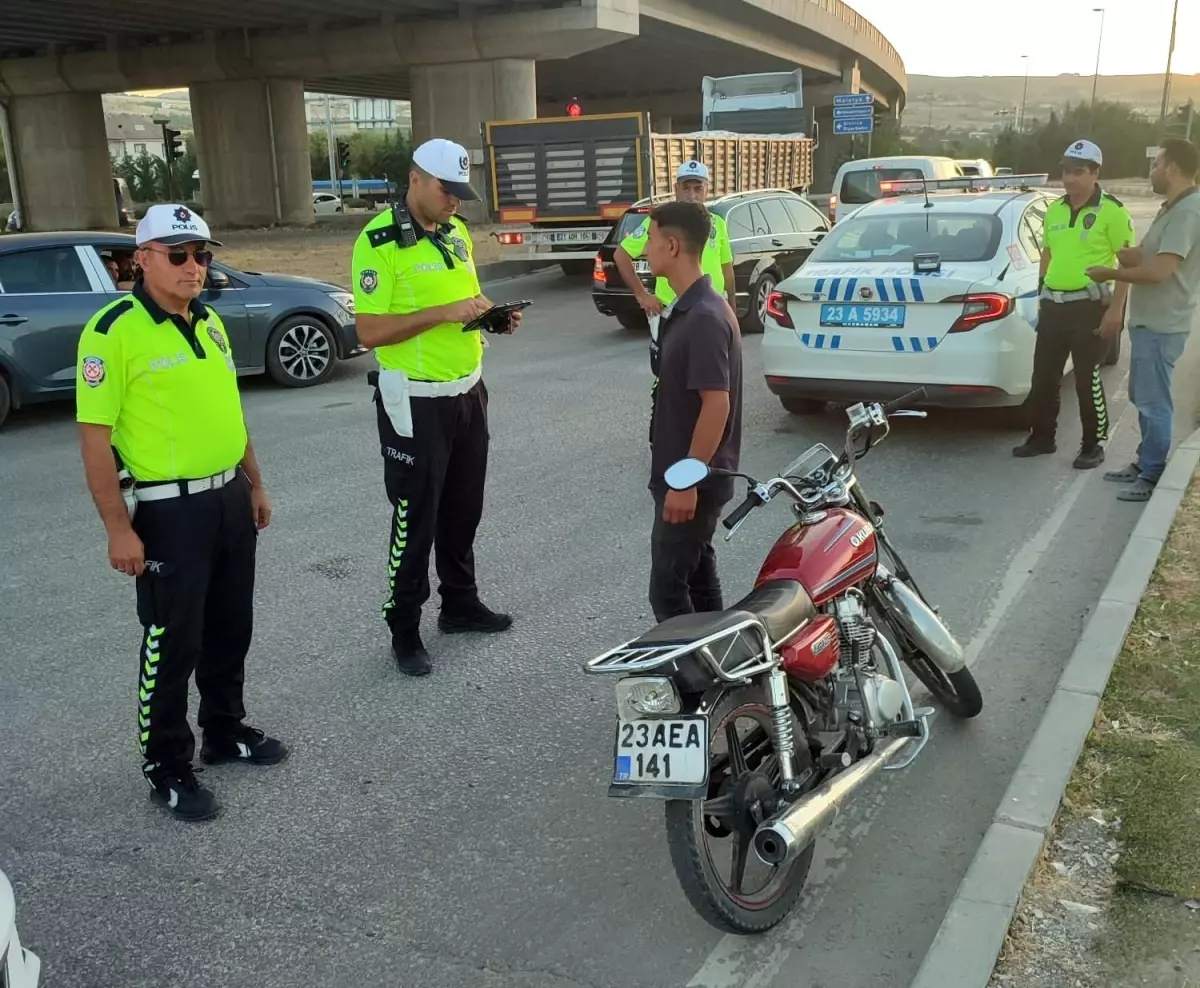 Elaz Da Tehlikeli Motosiklet Yolculu Una Cezai Lem Haberler