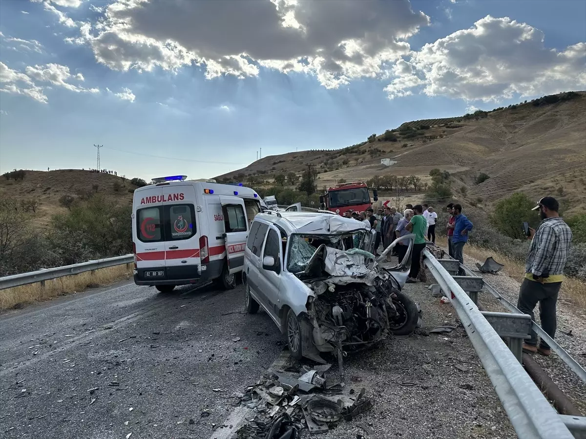 Ad Yaman Da Trafik Kazas S A R Ki I Yaraland Haberler