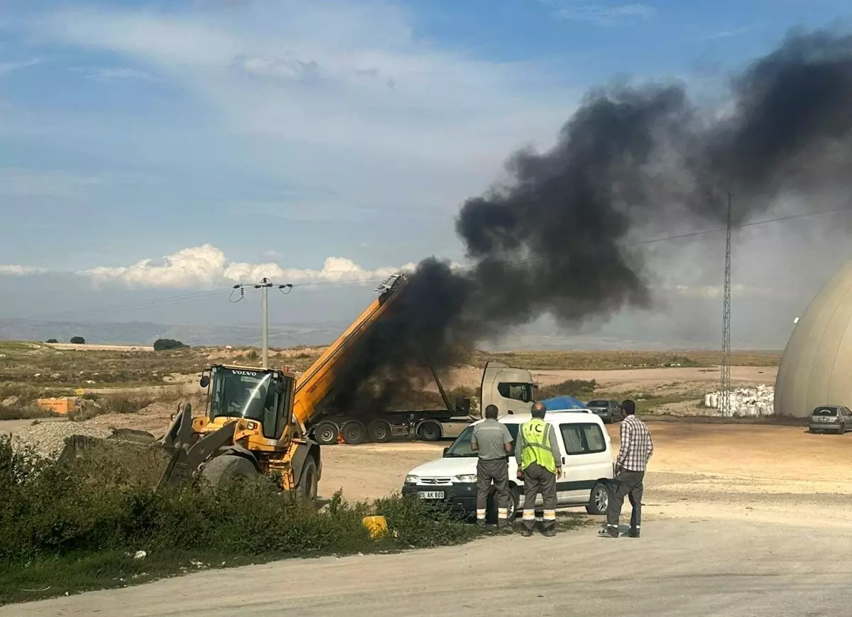 Eski Ehir De Kum Bo Alt Rken Kasa K Sm Elektrik Tellerine Arpan