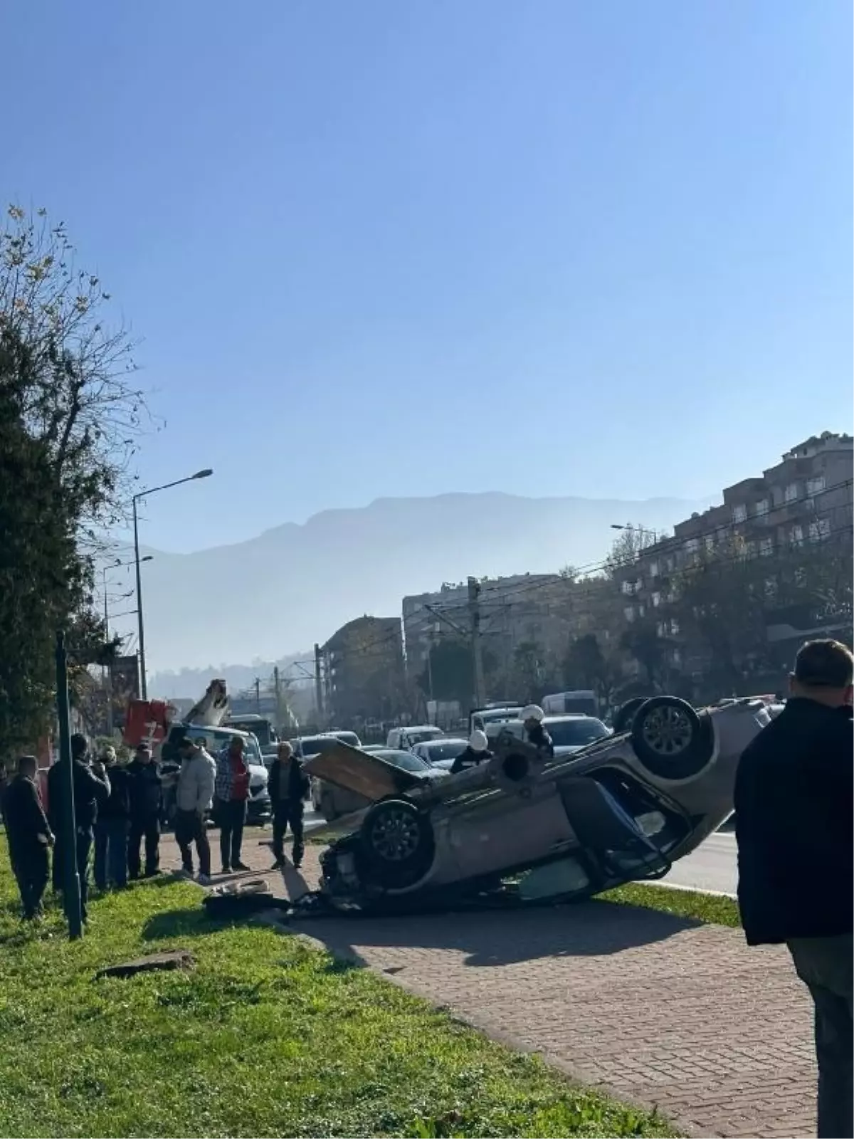 Bursa da Otomobil Takla Attı 3 Kişi Yara Almadan Kurtuldu Haberler