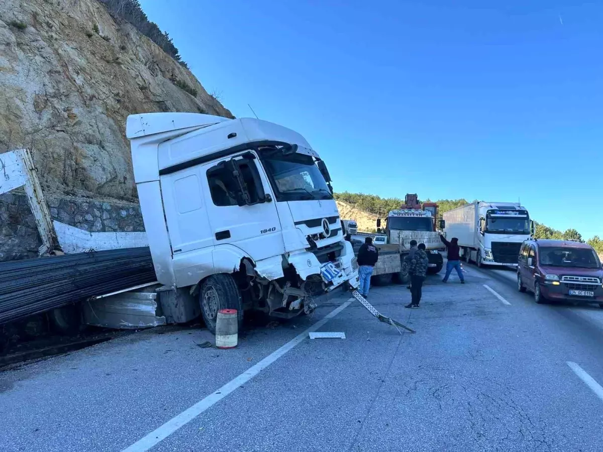 Afyonkarahisar Ankara Karayolunda Tır Kaza Yaptı Haberler