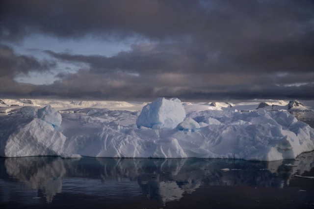 Турецкие ученые: Рост числа айсбергов в Южном океане - свидетельство изменения климата