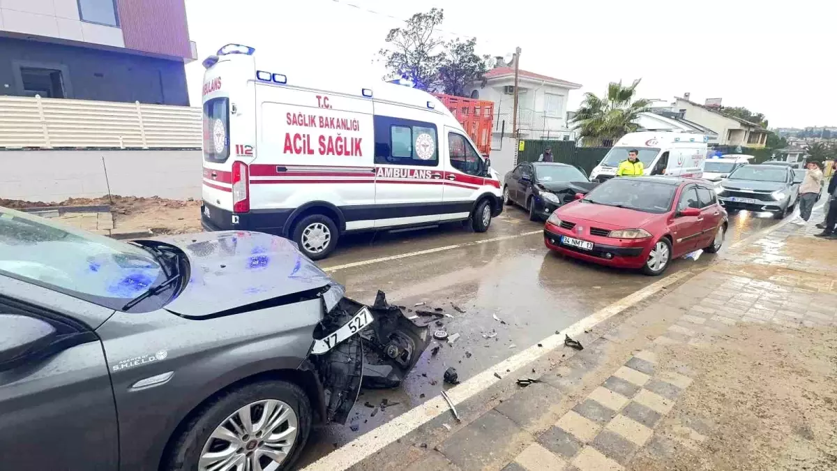 Darıca da kafa kafaya çarpışan otomobillerde 4 kişi yaralandı Haberler