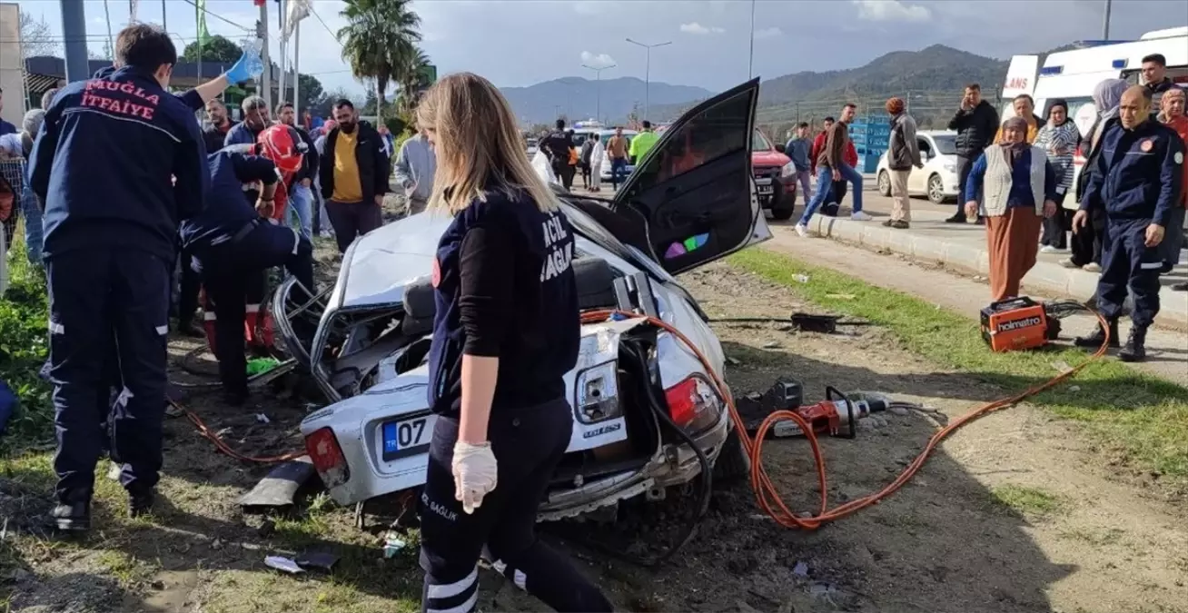 Muğla da Otomobil Şarampole Devrildi Sürücü Kurtarıldı Haberler