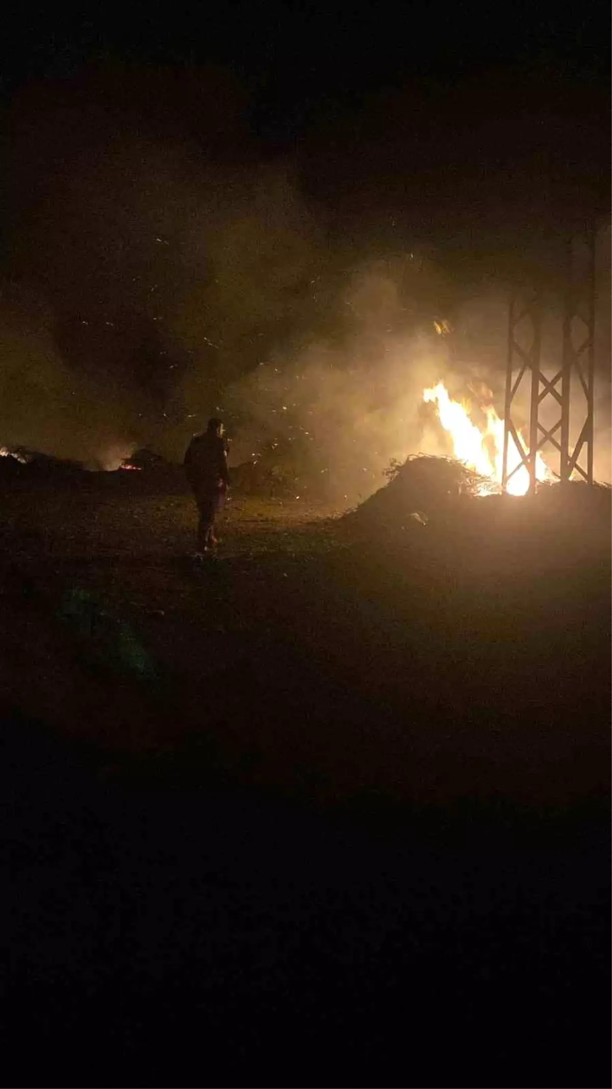 Hatay ın Arsuz ilçesinde çöplük alanda çıkan yangın söndürüldü Haberler