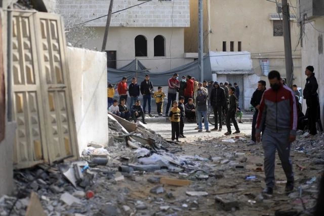 غزة.. قتلى بقصف إسرائيلي والجيش يخلي مستشفى ناصر بالقوة