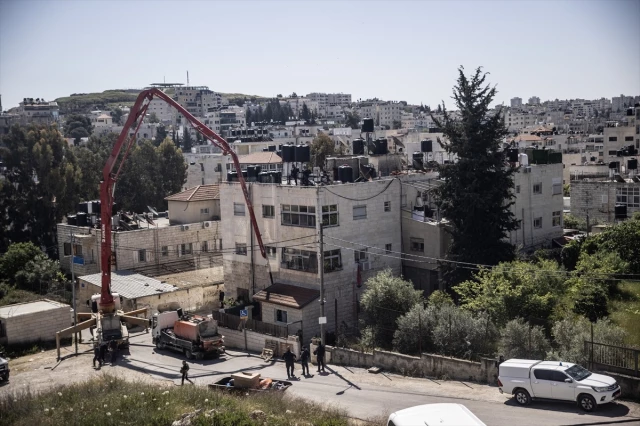 السلطات الإسرائيلية تغلق بالإسمنت شقة سكنية في القدس الشرقية