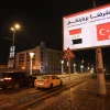 Li Iraqê berî ziyareta Serokomar Erdogan, alayên Tirkiyeyê bi kolanan va hatin daliqandin