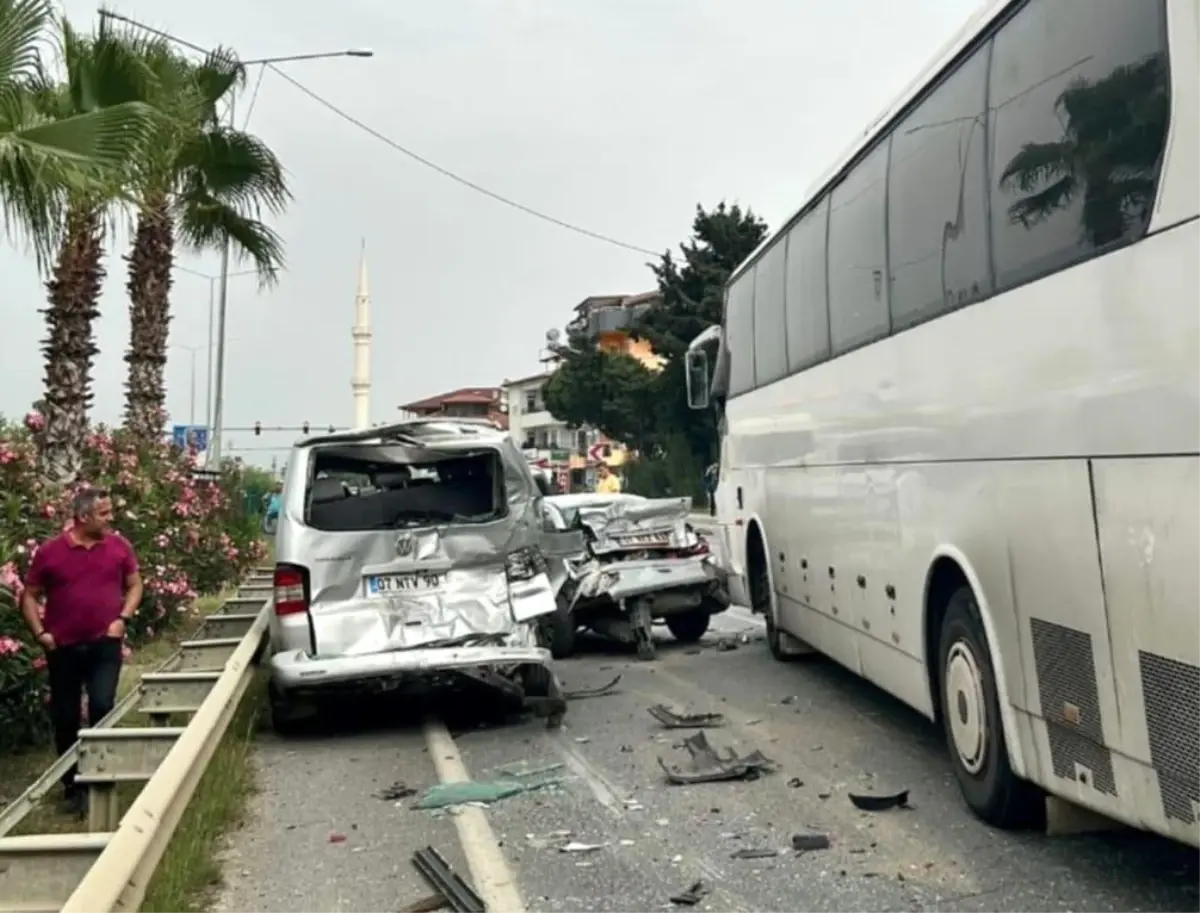 Alanya Da Zincirleme Trafik Kazas Ki I Yaraland Haberler