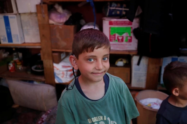 حكاية طفل غزّي اعتدى عليه جنود الاحتلال وحطموا سماعة أذنه الطبية