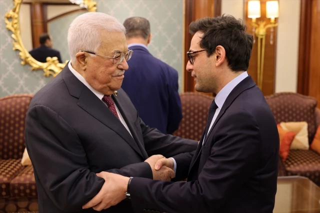 عباس يبحث مع وزير خارجية فرنسا جهود وقف الحرب في غزة