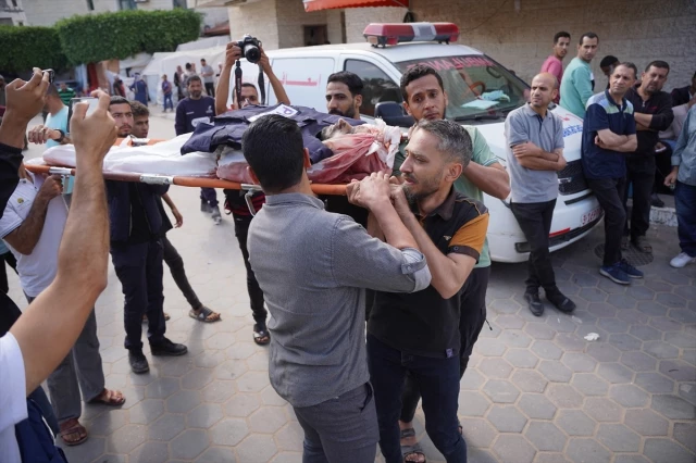 غزة.. مقتل صحفي فلسطيني ونجله بقصف إسرائيلي استهدف منزلهما