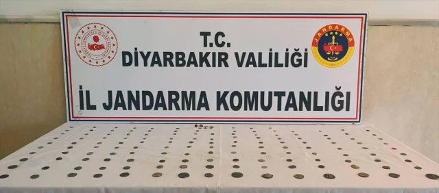 Li Diyarbekirê di operasyona dijî qaçaxçîtiya berhemên dîrokî da 144 polik hatin desteserkirin