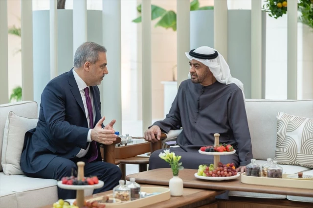 أبو ظبي.. وزير الخارجية التركي يلتقي الرئيس الإماراتي