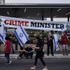 آلاف الإسرائيليين يتظاهرون للمطالبة بانتخابات مبكرة وصفقة مع حماس