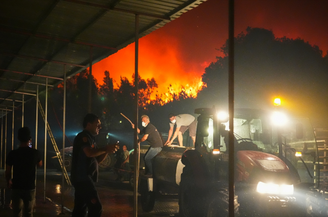 Forest fire in Selçuk and Menderes districts of Izmir! The teams' struggle continues