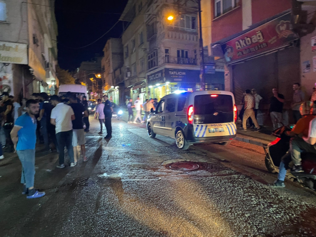 Tension with Syrians in Gaziantep! Crowds attacked businesses and vehicles