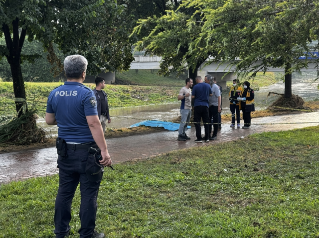 تم العثور على جثة رجل في النهر الذي زادت فيه مياه الأمطار