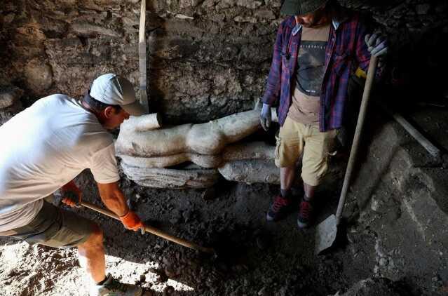 Important discovery by archaeologists! Statue of a Greek god found in the sewer