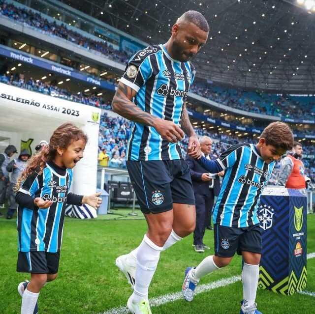 Joao Pedro, who terminated his loan contract in Gremio, returned to Fenerbahçe