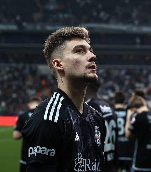 Van Bronchorst cuts the ticket! Beşiktaş' star is leaving just like he came