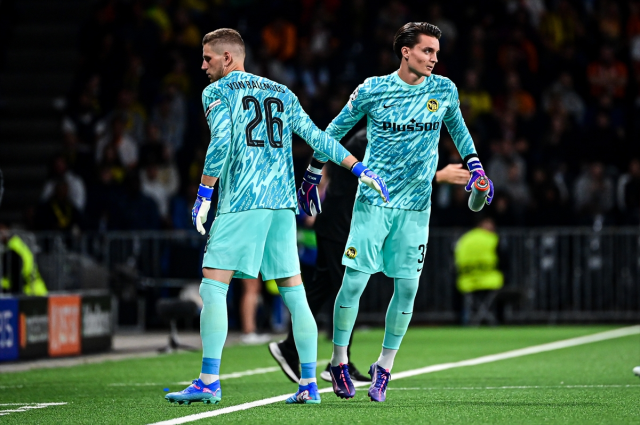 Fernando Muslera, injured, did not come out for the second half of the Young Boys match